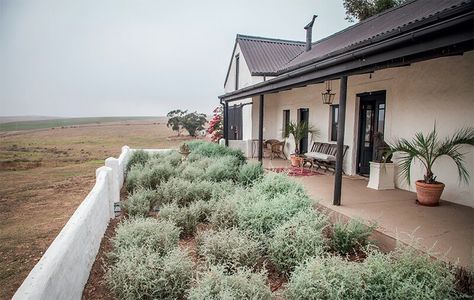 Farm Style House, Casa Hobbit, Cape Dutch, Dutch House, Home Layout, South Africa Travel, African Decor, Farm Stay, Farm Style