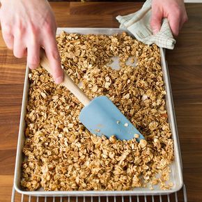 Homemade Vanilla Granola, How Do You Make Granola, Homemade Granola Cereal Recipes, Diy Gronala, How Make Granola, Home Made Muesli Recipe, How To Make Muesli Homemade, Recipe For Granola Homemade, Simple Homemade Granola