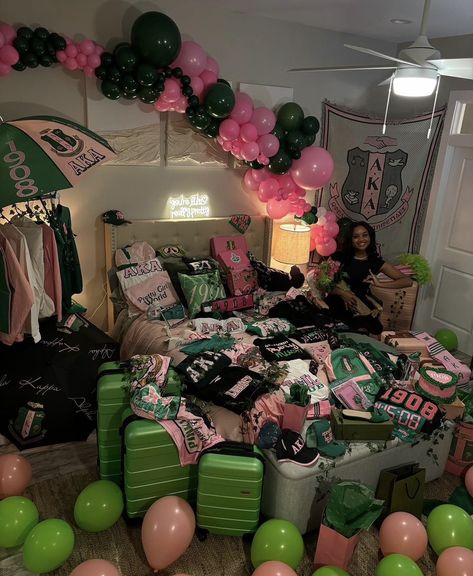 Aka Crossing Gifts, Aka Sorority Pictures, Aka Aesthetic, Alpha Kappa Alpha Gifts, Alpha Kappa Alpha Clothing, Aka Apparel, Sorority Room, Sorority Pictures, University Washington