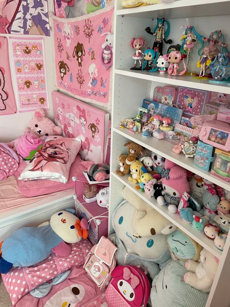 Kawaii Room Inspiration, Sanrio Bedroom, Cutecore Room, Sanrio Room, Kawaii Room Ideas, Rilakkuma Korilakkuma, Mother Garden, Scene Room, Hello Kitty Room Decor