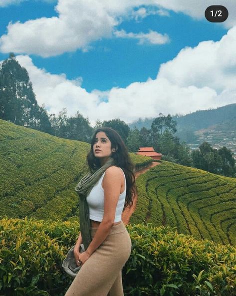 Darjeeling Photography, Jahnavi Kapoor, Jahnvi Kapoor, Janhvi Kapoor, Travel Diaries, Darjeeling, Best Photo Poses, Hill Station, Imran Khan