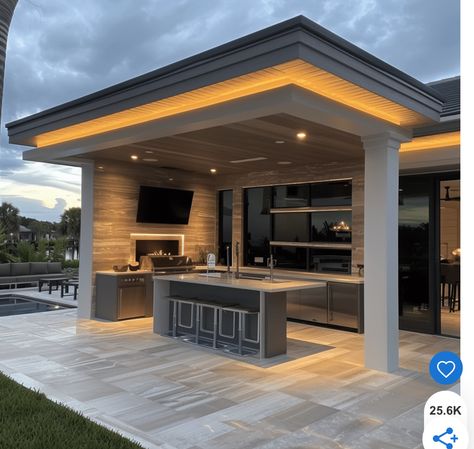 Unique Outdoor Kitchen Ideas, Outdoor Kitchen In Screened Porch, Pool Ramada, Florida Outdoor Kitchen, Alfresco Ideas, Luxury Pools Backyard, Luxury Outdoor Kitchen, Outdoor Kitchen Design Modern, Outdoor Kitchen Design Ideas