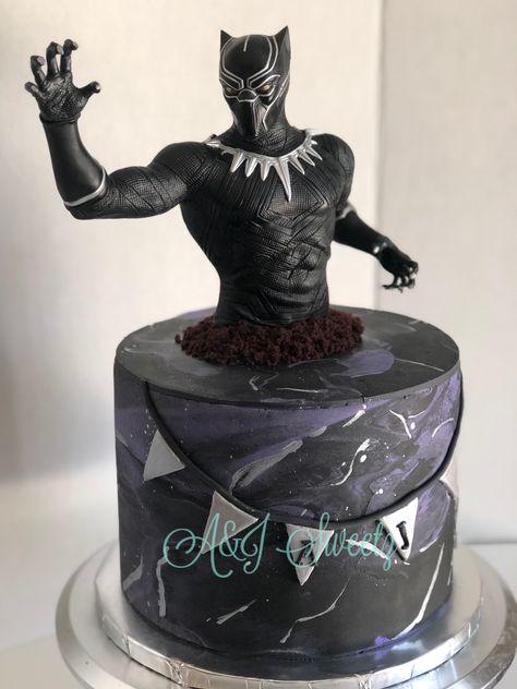 Marbled fondant black panther cake topped with black panther figurine. Wakanda Cake Ideas, Black Panther Cake Ideas, Black Panther Birthday Party Ideas, Black Panther Birthday Cake, Black Panther Cake, Marbled Fondant, Panthers Cake, Black Panther Birthday, Captain America Cake