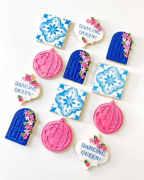 Mama Mia Themed Desserts, Mama Mia Themed Cookies, Momma Mia Birthday Cake, Mama Mia Themed Party Food, Mamma Mia Cake Pops, Mamma Mia Pottery, Mama Mia Birthday Theme Ideas, Mamma Mia Themed Desserts, Mama Mia Themed Cake