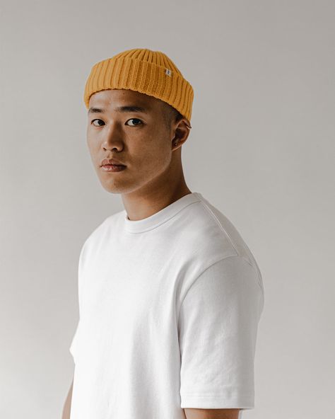 Fisherman Hat Outfit, Hat Outfit Men, Man Photoshoot, Yellow Beanie, Fisherman Beanie, Yellow Watches, Beanie Outfit, Men's Beanies, Gents Fashion