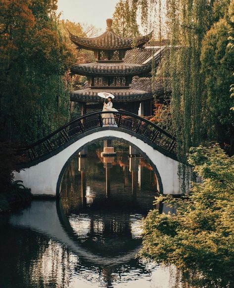 Japanese Architecture Drawings, Ancient China Aesthetic, Ancient Background, Chinese Buildings, Wetland Park, Hangzhou China, Japan Architecture, World Street, Chinese Architecture