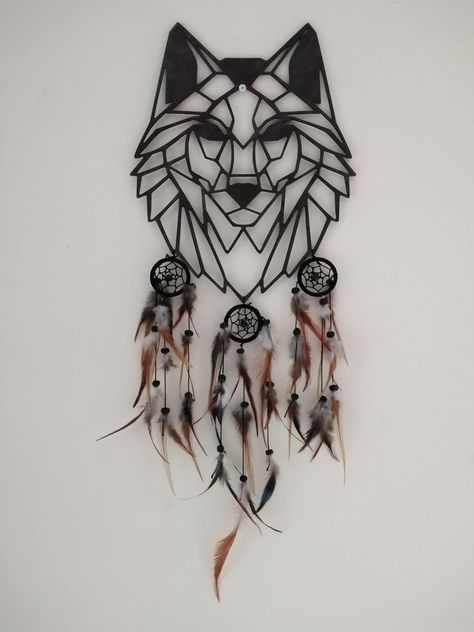 Wolf Dreamcatcher Dreamcatcher Ideas Diy, Dreamcatcher Patterns, Wolf Dreamcatcher Tattoo, Dreamcatcher Craft, Wolf Dreamcatcher, Diy Dream Catcher Tutorial, Dream Catcher Patterns, Wolf Decor, Beautiful Dream Catchers