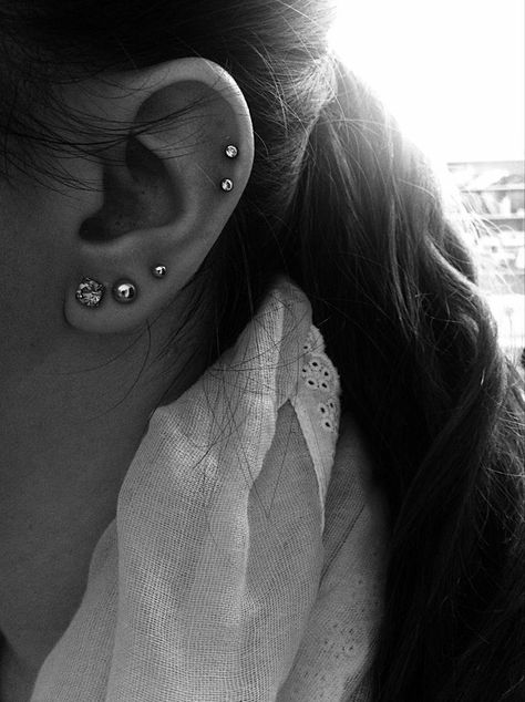 Piercing Lobe, Double Cartilage, Different Ear Piercings, Vintage Tattoos, Ear Peircings, Helix Piercings, Septum Piercings, Pretty Ear Piercings, Cute Ear Piercings