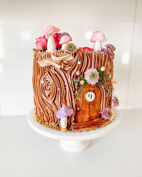 Fairy Door Cake, Mushroom Fairy Cake, Whimsical Cake Ideas, Forest Cake Woodland, Whimsical Cakes Birthday, Mushroom Cake Decoration, Fairy Smash Cake, Mushroom Cake Pops, Fairy Cake Ideas