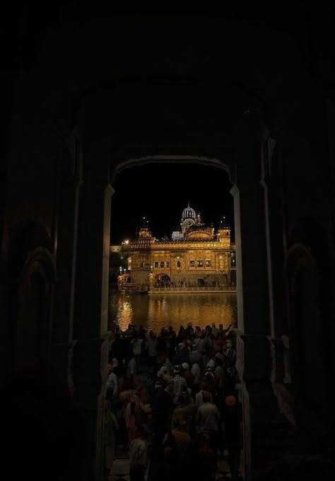 Harmandir Sahib Aesthetic, Waheguru Black Wallpaper, Golden Temple At Night, Gurdwara Aesthetic, Sikhism Aesthetic Wallpaper, Harminder Sahib Wallpaper, Harmandir Sahib Wallpaper, Wallpaper Waheguru, Waheguru Aesthetic