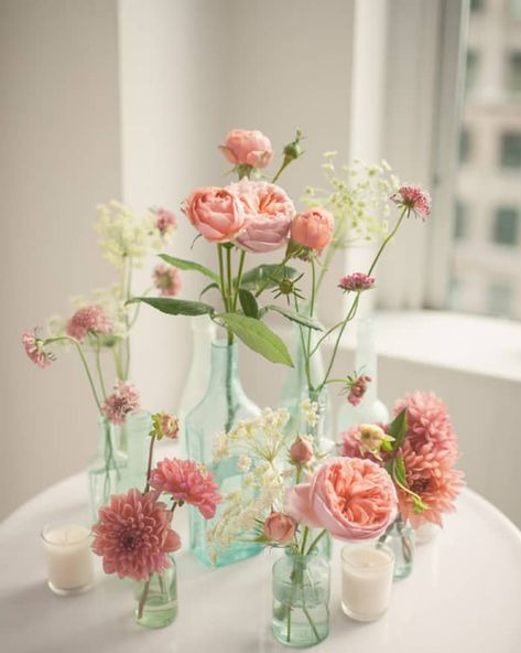 Flowers Apartment, Spring Wedding Centerpieces, Brunch Decor, Flower Arrangements Simple, Baby In Bloom, Diy Wedding Flowers, Wedding Rentals, Wedding Flower Arrangements, Wedding Table Centerpieces