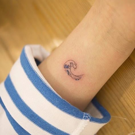 Wave Tattoo Wrist, Japanese Wave Tattoos, Wave Tattoos, Small Wave Tattoo, Wave Tattoo Design, Tato Minimal, Wave Tattoo, Handpoke Tattoo, Initial Tattoo