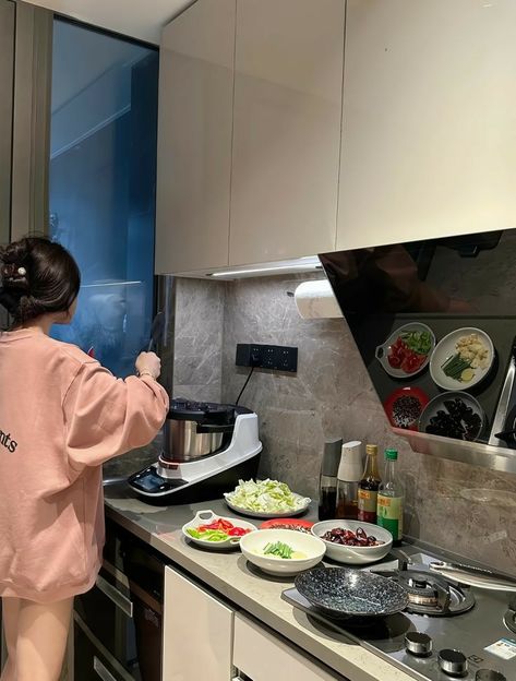 Korea Lifestyle, Korean Vibe, Korean Lifestyle, Ulzzang Korea, Girl Cooking, Dream Apartment Decor, Delicacy Food, Asian Cooking, Delicious Salads