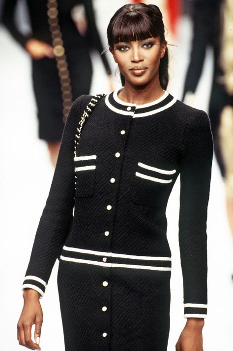 This Is What Paris Fashion Week Looked Like in the '90s via @WhoWhatWearUK Slinky Black Dress, Moda Chanel, Chanel Runway, Mode Chanel, 90s Runway, 90s Supermodels, Chanel Jacket, Mink Coat, Chanel Couture