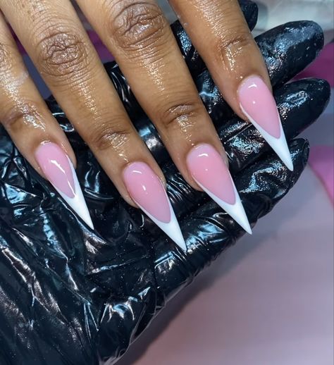 Acrylic Nails Stiletto, Stilleto Nails Designs, Hard Nails, Nails Stiletto, White Acrylic Nails, Pointed Nails, Colored Acrylic Nails, Baddie Nails, Fall Acrylic Nails