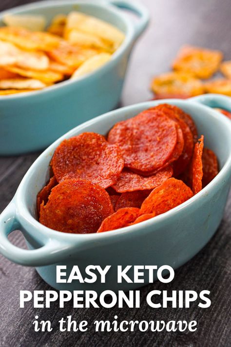 blue bowl with keto Pepperoni chips and text Keto Pepperoni Chips, Cheddar Crackers Recipe, Smoker Meat Recipes, Keto Pepperoni, Keto Cheese Chips, Pepperoni Chips, Parmesan Cheese Crisps, Pepperoni Recipes, Low Carb Chips