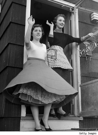 2 young ladies in the early 50s... poodles were common decorative features on these skirts. 1950 Style, 50's Fashion, 1950 Fashion, Poodle Skirt, Fashion 1950s, 1950s Style, Retro Mode, Vintage Life, Grunge Goth