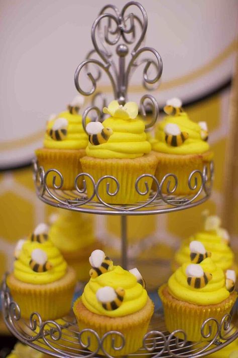 Bee Movie Birthday Party Ideas, Sweet To Bee Three, Bee Birthday Party Ideas, Queen Bee Party, Honey Bee Birthday Party, Bumble Bee Cupcakes, Bumble Bee Birthday Party, Honey Bee Birthday, Bee Day Party