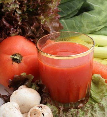 Homemade V8 Juice, Drinking Ideas, Easy To Make Meals, Juices Recipes, V8 Juice, Healthy Detox Cleanse, Detox Juice Cleanse, Exercise Goals, Veggie Juice