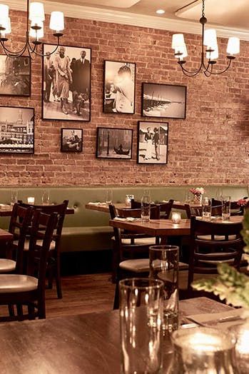 11 Harlem Restaurants We Love #purewow #restaurants #food Beach In Italy, Harlem Restaurants, Vegetarian Bowls, Crab House, Harlem New York, Boozy Brunch, Aesthetic Nyc, Rustic Wooden Table, New York Hotels