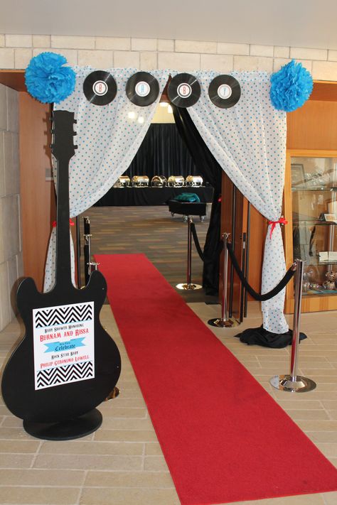 Rock n' Roll Shower awesome shower entrance with red carpet Rock Star Theme, 50s Theme Parties, Rockstar Party, Sock Hop Party, Rock And Roll Birthday, Diva Party, Rockstar Birthday, Rock Star Birthday, Rockstar Birthday Party