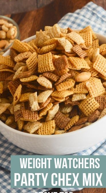 Weight Watchers Party Chex Mix with Smart Points. A quick and easy snack for on the go! Healthy Chex Mix, Weight Watchers Pumpkin Muffins, Healthy Snack Mix, Weight Watchers Appetizers, Recipe Diaries, Weight Watchers Meals Dinner, Chex Party Mix, Snack To Make, Weight Watcher Desserts