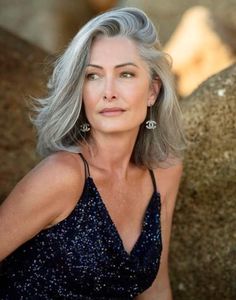 Gray Hairstyles, Grey Hair Over 50, Silver Haired Beauties, Gorgeous Gray Hair, Grey Hair Inspiration, Beautiful Gray Hair, Silver Sisters, Grey Hair Styles For Women, Natural Gray Hair