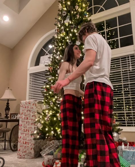 Couples Matching Xmas Pjs, Romantic Date Ideas For Girlfriend, Couples Christmas Pjs Photoshoot, Christmas Pj Couple Pictures, Cute Christmas Pics With Boyfriend, Christmas With Girlfriend, Couples Watching Movie, Couple Matching Pjs Christmas, Christmas Couple Pictures Pajamas