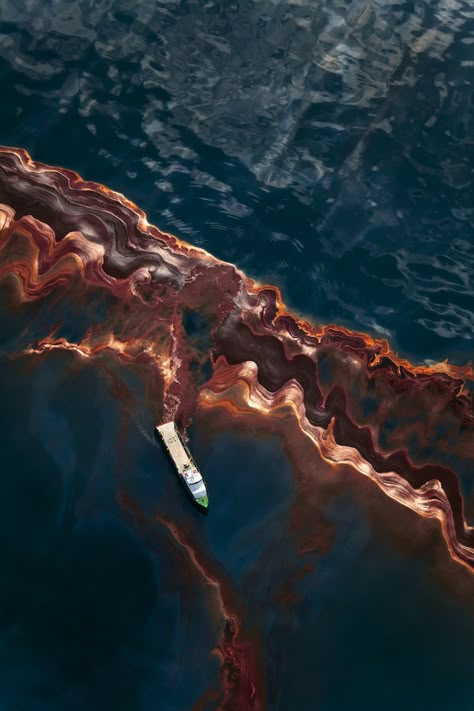 Sea Pollution, Deepwater Horizon Oil Spill, Oil Pollution, Deepwater Horizon, Oil Platform, Ocean Pollution, Oil Field, Colossal Art, Water Pollution