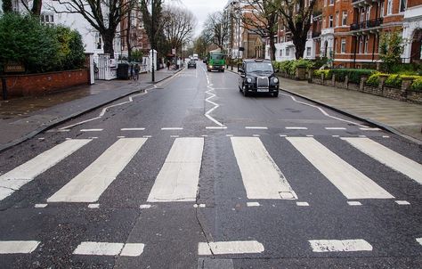 London’s 20 Most Expensive (and Exclusive) Streets Abbey Road Crossing, Weekend In London, Pedestrian Crossing, Abbey Road Studio, Zebra Crossing, London Itinerary, Lombard Street, London Attractions, Beatles Abbey Road