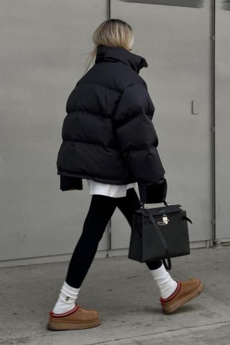 Oversized Puffer Jacket Outfit, Black Puffer Outfit, Puffer Jacket Outfit Women, Puffer Jacket Outfits, Puffer Coat Outfit, Fits Winter, Parka Outfit, Puffer Outfit, Winter Jacket Outfits