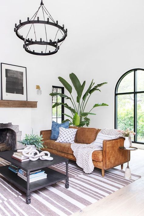 Modern Spanish Decor, Spanish Revival Interior, Modern Spanish Revival, Spanish Living Room, Boho Style House, Spanish Interior, Spanish Revival Home, Spanish Home Decor, Spanish Bungalow