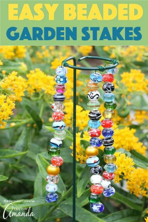 Beaded Garden Stakes, Garden Wands, Dirt Therapy, Garden Crafts For Kids, Tattoo Plant, Wire Ideas, Decorative Garden Stakes, Kids Garden, Diy Wind Chimes