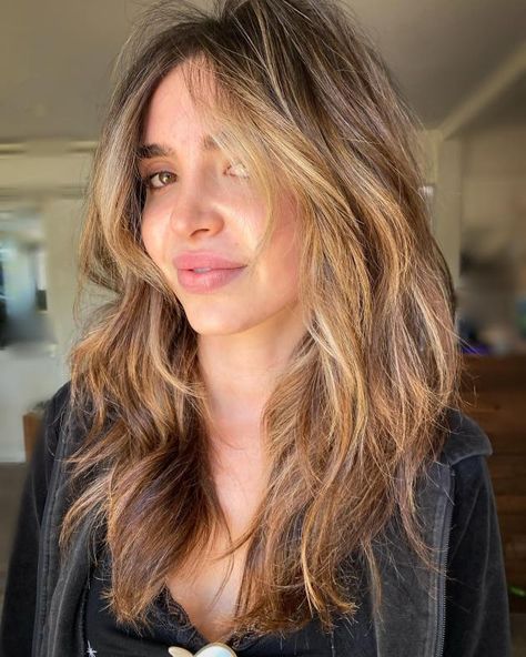 Long Shag with Blended Side Bangs 2025 Haircut, Wispy Side Bangs, Gold Inspo, Layered Thick Hair, Long Shag Hairstyles, Shag Cut, Long Shag Haircut, Layered Haircuts With Bangs, Long Face Shapes