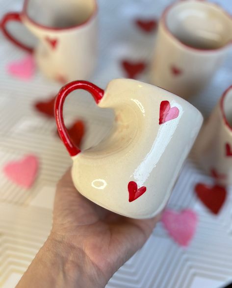 Heart Ceramic Mugs, Heart Handle Mug, Ceramic Heart Mug, Heart Ceramics Ideas, Valentines Day Ceramics, Valentines Ceramics, Mug Valentines Day, St Valentines Day, Ceramic Cafe