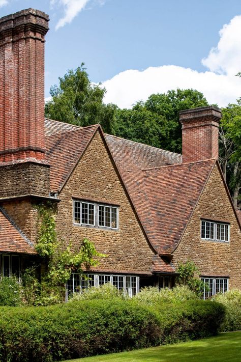 Munstead Wood: The house that Edwin Lutyens built for Gertrude Jekyll - Country Life Munstead Wood, Gertrude Jekyll, British Houses, Edwin Lutyens, Architecture Classic, Life In The Uk, Seaside House, Stone Cottages, Wood Shingles