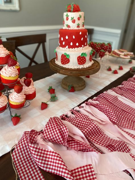 Strawberries Theme Party, Strawberry 1 Year Birthday, Strawberry Themed 3rd Birthday, Food Idea For 1st Birthday Party, Strawberry Berry First Birthday, Sweet One Cake Strawberry, Strawberry Picking Party, Food For Strawberry Themed Party, Sweet One First Birthday Theme Strawberry