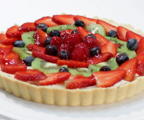 In this instructable, I will show you how to make a fruit tart. Fruit tarts are really yummy and a very creative dessert to make. This fruit tart is really easy to... Fruit Tart Glaze, Fruit Tart Recipe Easy, Easy Fruit Tart, Desert Fruit, Fruit Flan, Cake Mix Pancakes, Tart Crust Recipe, Tart Fruit, Easy Tart Recipes