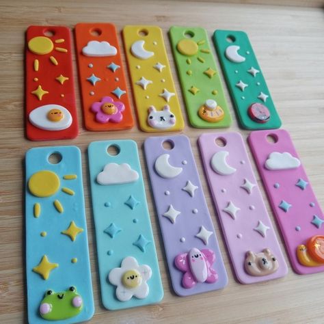 15 Creative Clay Wall Art Ideas Clay Book Marks, Stuff To Make Out Of Clay, Clay Charm Ideas, Dry Clay Crafts, Air Dry Clay Crafts, Polymer Clay Bookmark, Clay Bookmark, Clay Crafts For Kids, Diy Air Dry Clay