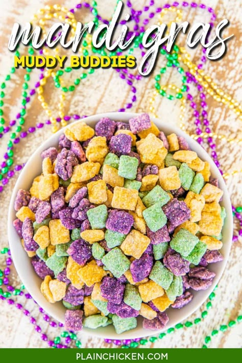 Mardi Gras Muddy Buddies – cinnamon Chex cereal tossed in peanut butter, yellow, purple, and green candy melts, powdered sugar, and colored sugar. This stuff is SO good! I am totally addicted to it!! This recipe makes a TON! Whip up a batch and share with friends and family. #mardigras #puppychow #muddybuddies #chex #candy #dessert Mardi Gras Snacks, Mardi Gras Food Ideas, Mardi Gras Party Food, Mardi Gras Desserts, King Cake Bites, Cinnamon Chex, Mardi Grad, Mardi Gras Recipes, Muddy Buddies Recipe