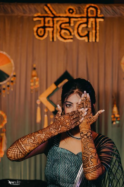 Mehndi Shoot Wedding Photography, Haldi Photography Ideas For Bride, Mehandi Shoot, Mehendi Photography Bridal, Haldi Photography Ideas, Mehendi Photoshoot, Haldi Poses For Bride, Bridal Mehendi Designs Wedding, Bride Fashion Photography