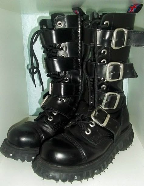 Winter Goth, Goth Boots, Punk Boots, Shoes Boots Heels, Metal Stars, Best Shoes, Cool Boots, Boots Heels, Platform Shoes