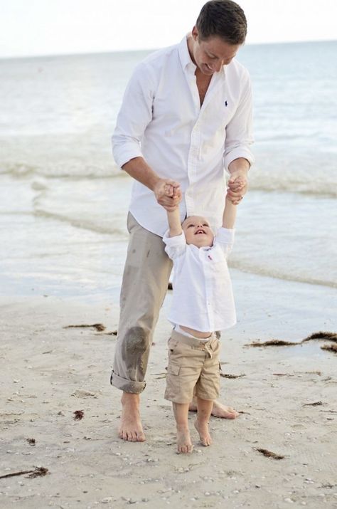 Neutral tones and pants-transformers are both on trend for Summer 2016 Father Son Matching Outfits, Father Son Photography, Father Son Outfits, Family Beach Pictures, Beach Family Photos, Outfits Black, Family Photo Outfits, Family Fashion