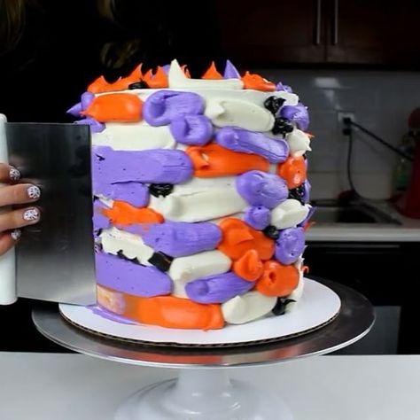 Halloween Cake Buttercream, Halloween Cake Contest Ideas, Easy Diy Halloween Cake, Buttercream Halloween Cakes, Simple Halloween Birthday Cakes, Fun Halloween Cakes, Halloween Cake Diy, Diy Halloween Birthday Cake, Halloween Drip Cake