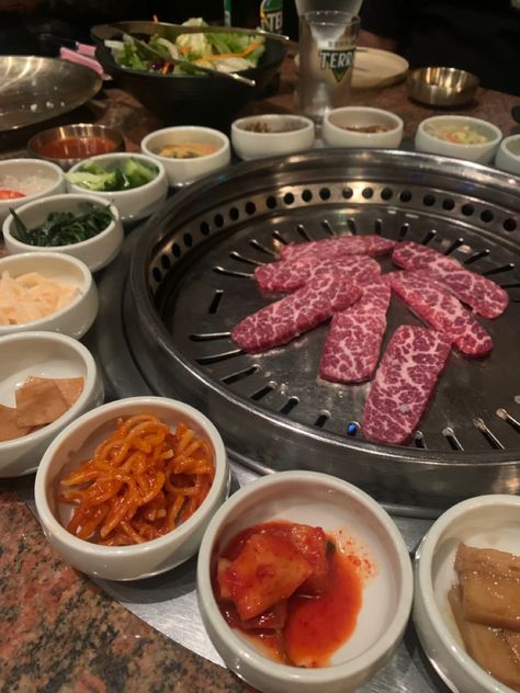 Korean Barbeque Aesthetic, Korean Restaurant Food, K Bbq, Pig Restaurant, Korean Barbeque, Olivia Aesthetic, Foodie Aesthetic, Hot Pot Restaurant, Korean Grill