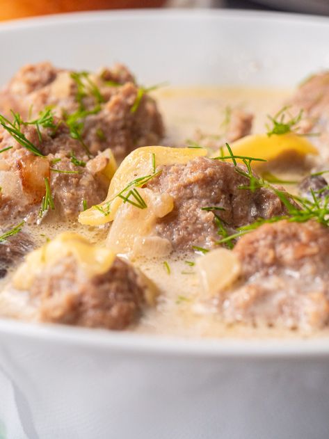 Swedish Meatball Soup Recipe, Swedish Meatball Soup, Meatball Soup Crockpot, Swedish Meatball Sauce, Slow Cooker Swedish Meatballs, Soup For A Cold, Swedish Meatballs Crockpot, Crock Pot Soups, Apples And Bananas