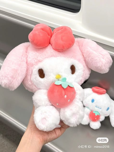 Melody Plushie, Plush Sanrio, Sanrio Plushies, Cute Squishies, Kpop Whisper, Cute Plushies, Kawaii Plushies, Soft Cute, Aesthetic Coquette