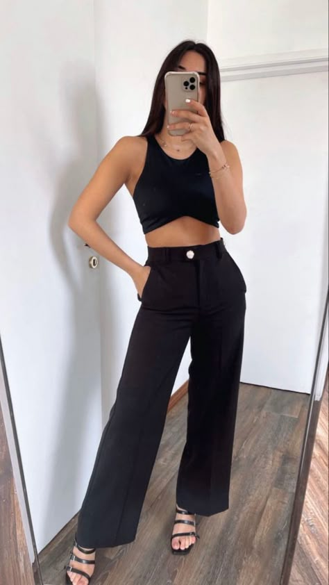 Top y pantalon sastrero ancho negro Outfit Total Black, Fiesta Outfit, Total Black, Photo Outfit, Wide Pants, Biker Shorts, Outfits Casuales, Black Outfit, Aesthetic Outfits