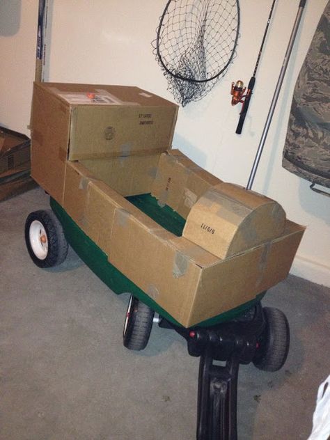 Thomas The Train Wagon Diy, Wagon Train Costume, Tractor Wagon Halloween, Train Wagon Diy, Train Float For Parade, Veer Wagon Halloween, Thomas The Train Costume, Wagon Halloween Costumes, Wagon Floats