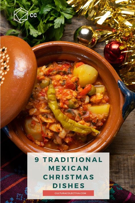 Take a look at the feast of delicacies that make of every Mexican Christmas celebration a unique party like no other in the world. Christmas Appetizers Mexican, Feliz Navidad Party Food, Felix Navidad Party, Mexican Christmas Food Ideas, Mexican Christmas Food Traditional, Mexican Christmas Dinner Menu Ideas, Authentic Mexican Christmas Food, Traditional Mexican Christmas Dinner, Christmas Dinner Mexican